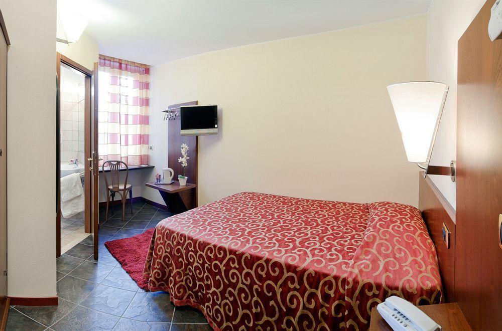 Antico Albergo Madonna Legnano Eksteriør bilde