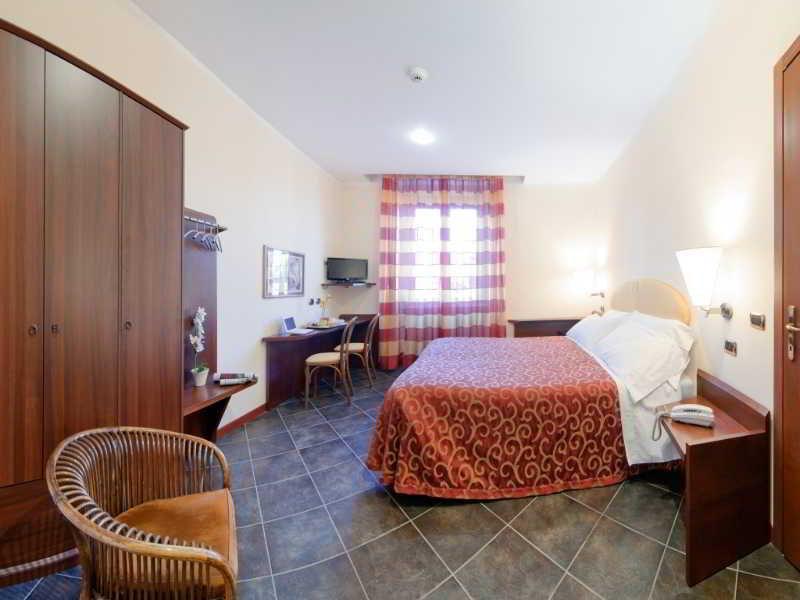 Antico Albergo Madonna Legnano Eksteriør bilde