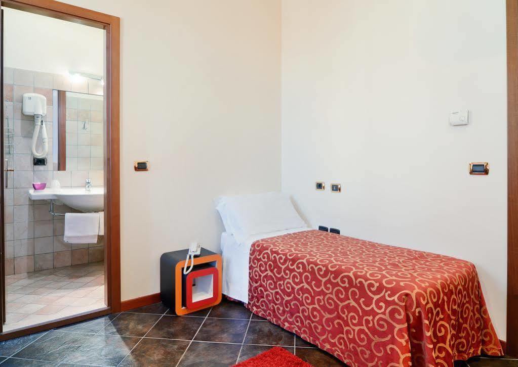 Antico Albergo Madonna Legnano Eksteriør bilde